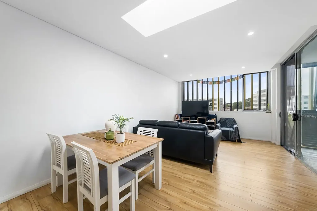 Ashfield 1બેડરૂમ Spacious Top-Floor unit with Skylight