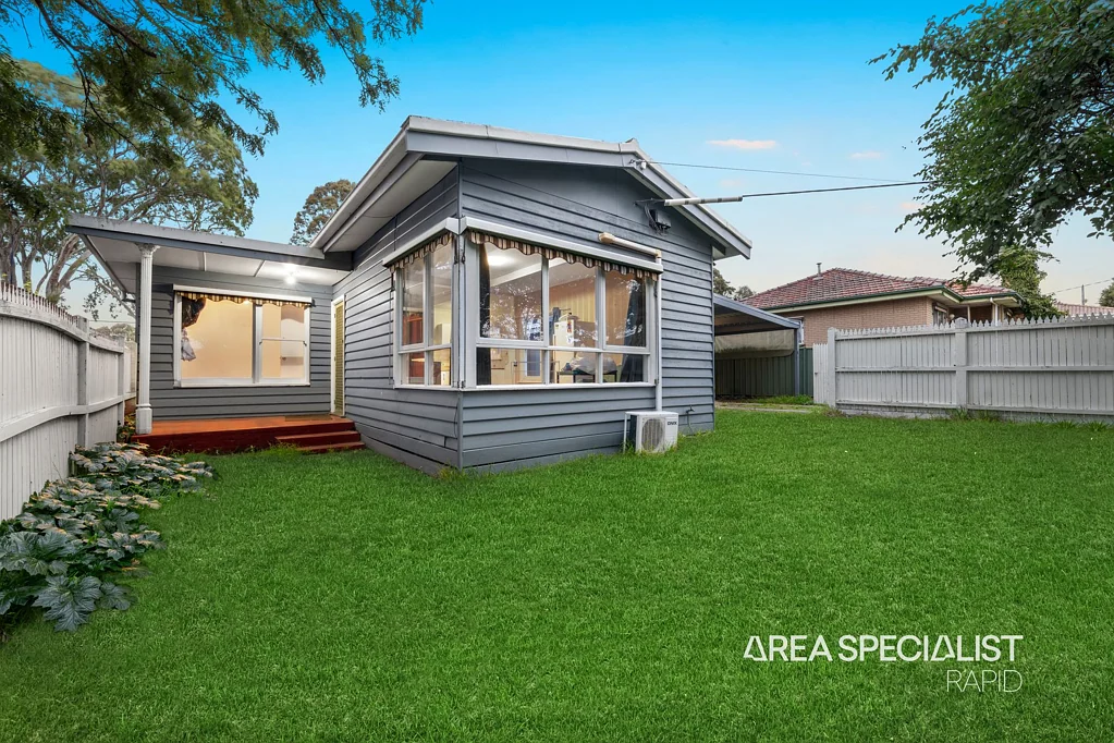 1/4 Bride Avenue, Hampton Park, VIC 3976