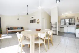 2/11 Geranium Street, The Gardens