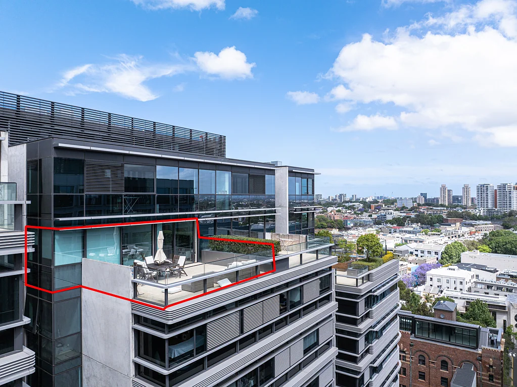 Chippendale 2房 DUO综合体角落公寓，Anzac桥景观，私人露台，现代厨房，便利交通购物，两卧室书房，豪华设施，理想住址。 Spacious Two-Bedroom Apartment with Anzac Bridge Views