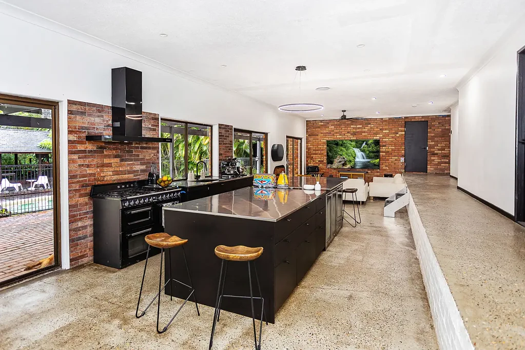Highland Park 5ห้องนอน A Hidden Acreage Sanctuary with Endless Possibilities