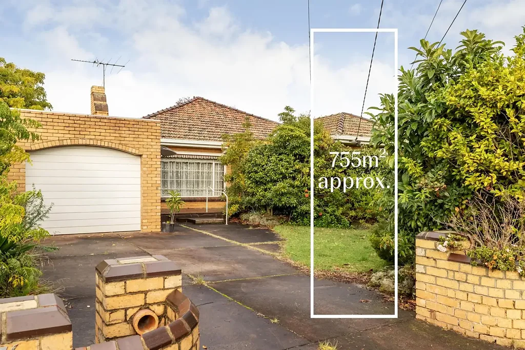 Bentleigh East 3غرفة نوم A generous renovator on grand land