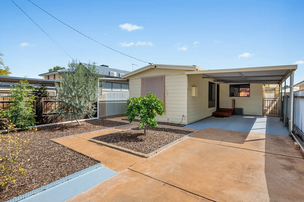 Kalgoorlie 3બેડરૂમ Central, Stylish & Move-In Ready