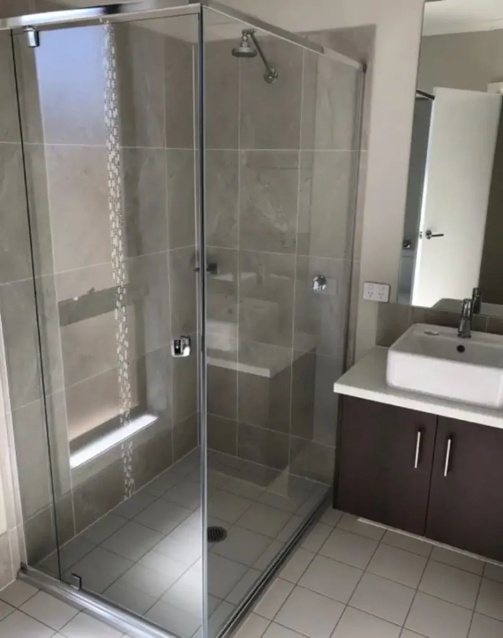 Marsden Park 4Phòng ngủ NEAR NEW 4 BEDROOM FAMILY HOME - WALKING DISTANCE TO SHOPS & SCHOOLS