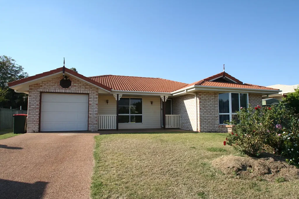 FAMILY HOME WITH SHED!