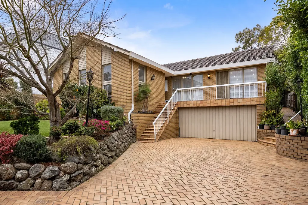 Glen Waverley 4房 高地朝北，备受追捧双学区的家庭魅力 High Side, North-Facing Family Appeal in a Coveted Dual School Zone