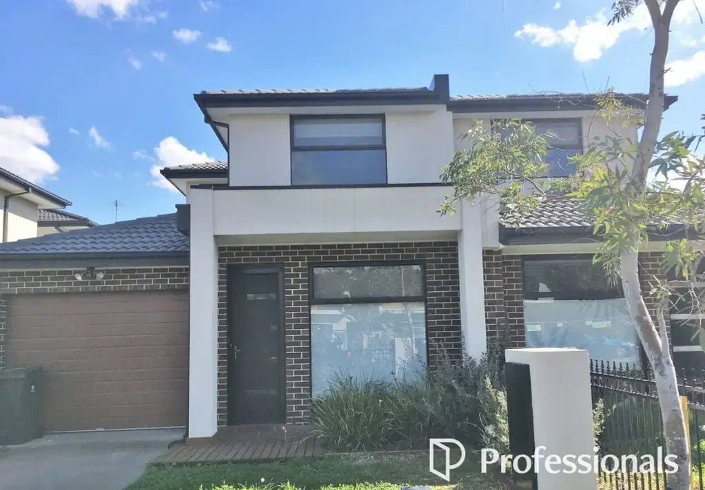 Immaculate Fully Furnished Townhouse