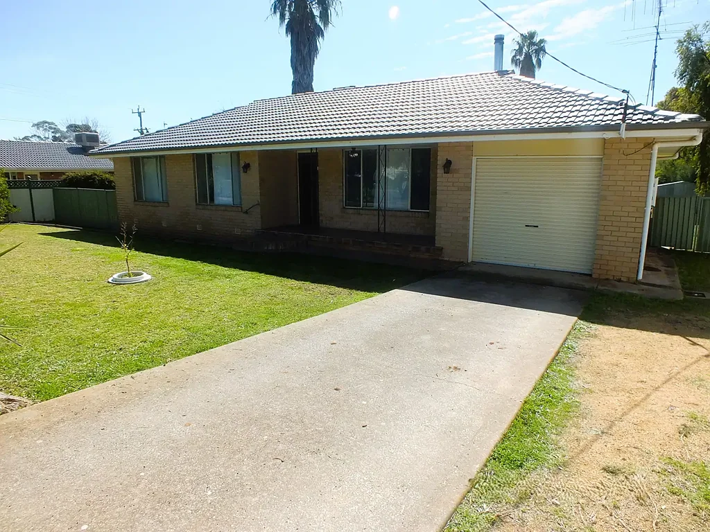 Grenfell 3Kwarto NEW TO THE MARKET - 2 Graham Street Grenfell