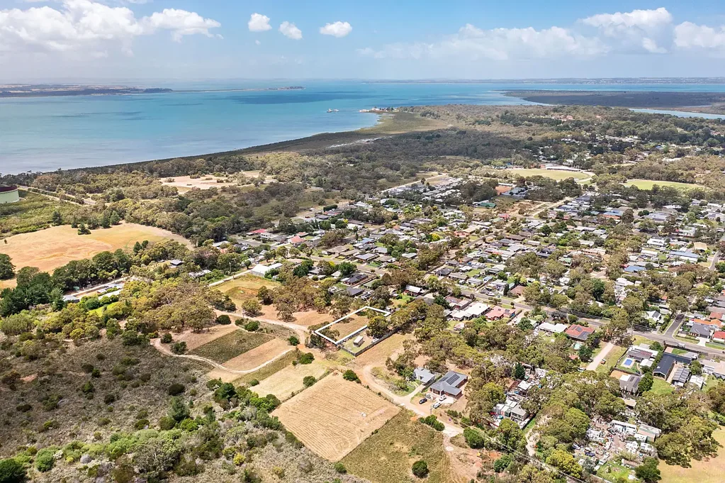 Crib Point 宽敞的 1,270 平方米地块，等待您的构想 Generous 1,270sqm Parcel Ready for Your Vision