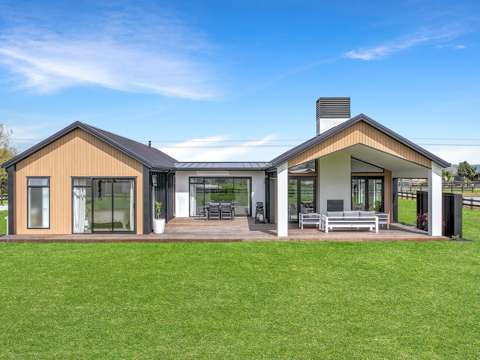 Ngahinapouri 4房  Award Winning Designer Home