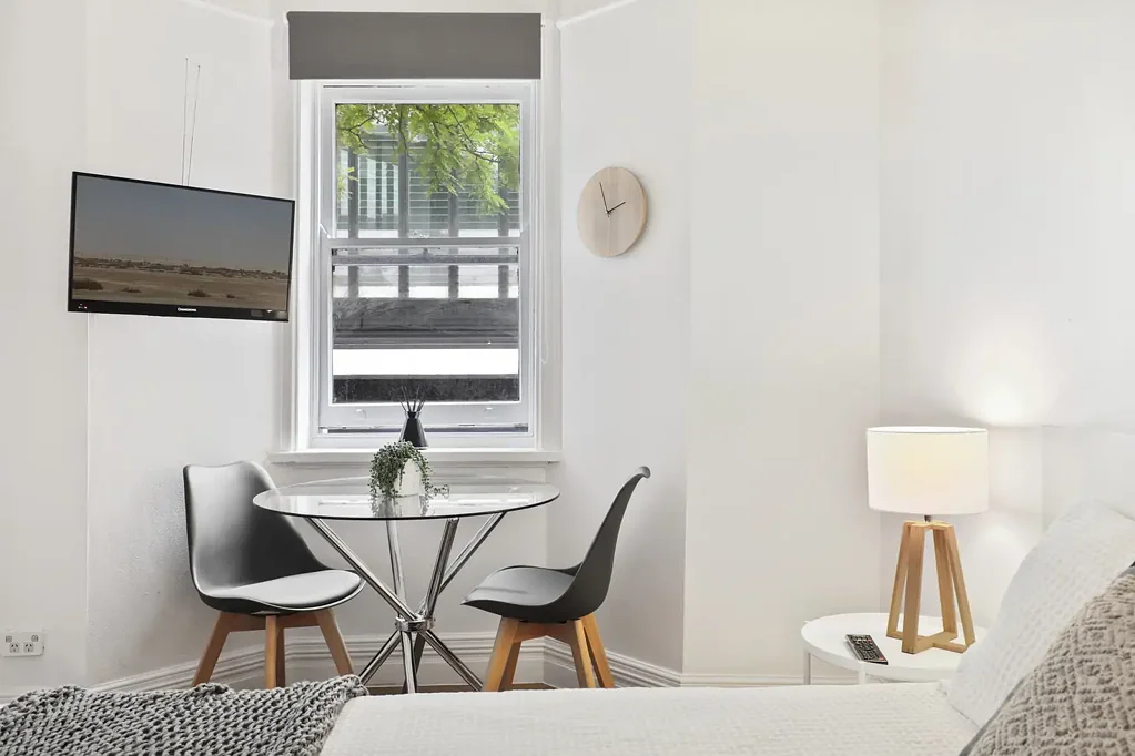 RENOVATED ROOM WITH PRIVATE BATHROOM,  UTILITY BILLS and HIGH SPEED INTERNET !!
