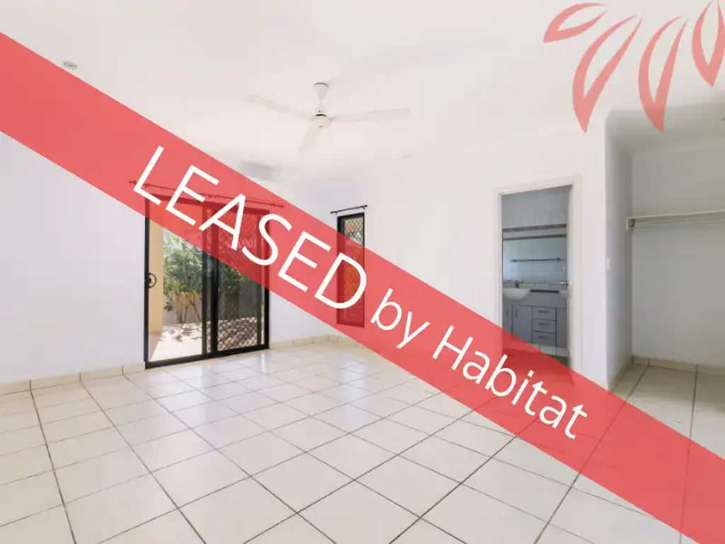 Generously sized FIVE-bedroom home with Secure Backyard in Prime Rosebery Location!!!