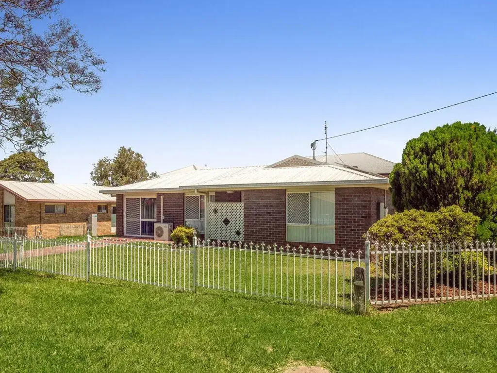 460 West Street, Kearneys Spring, QLD 4350