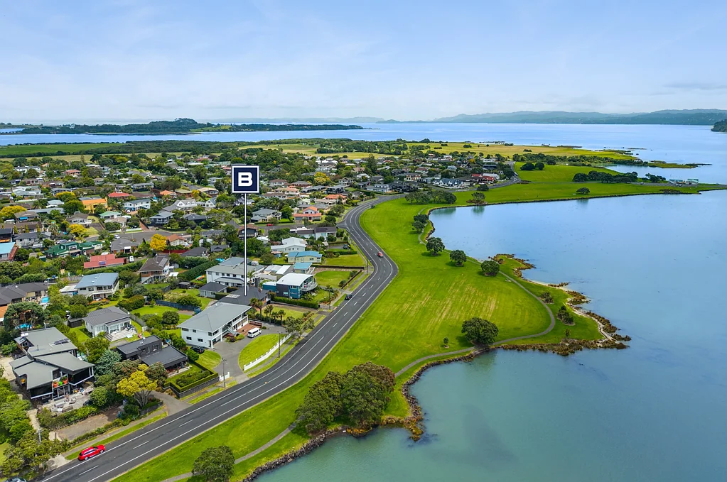 65 Kiwi Esplanade, Mangere Bridge, Manukau City, Auckland