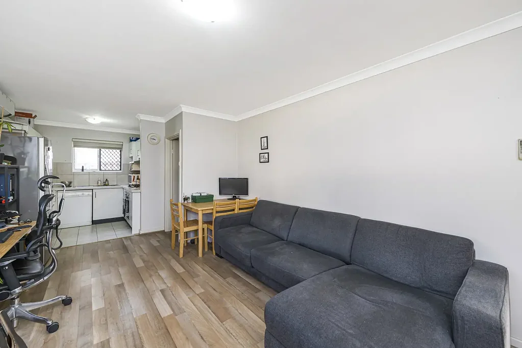 South Perth 2Moenga Ground floor unit with everything you need at your doorstep!