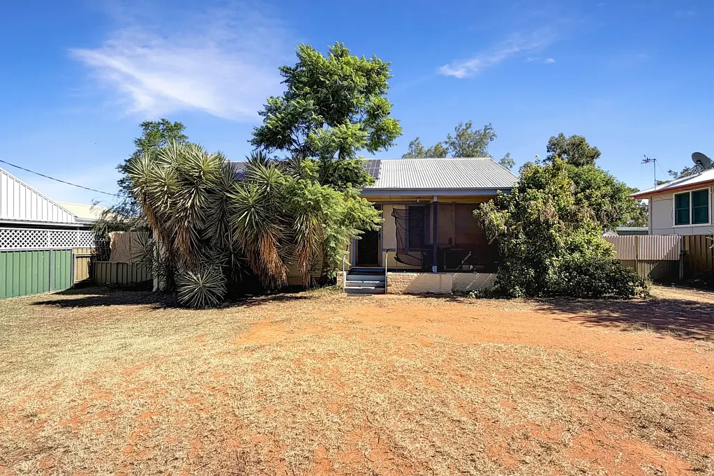 Cobar 3房  Invest or renovate - perfect entry to the market!