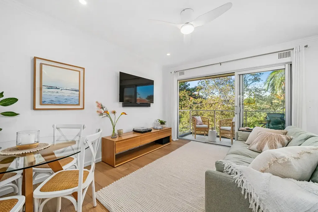 Manly 1 Bedroom Stylish beachside apartment with private leafy outlook