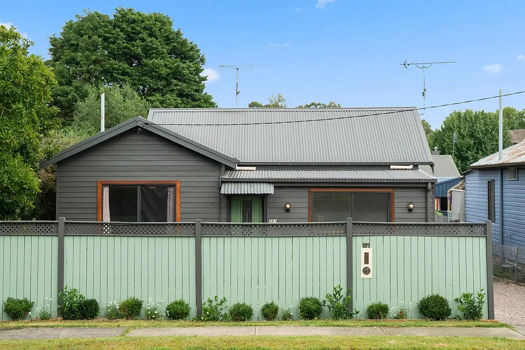 Moss Vale 3Kwarto Fabulous Character Cottage with Exceptional Potential!
