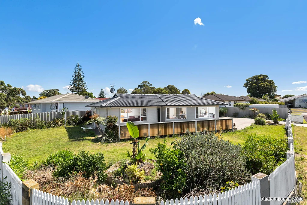 Mangere East 3chambre CORNER FREEHOLD  4-HOME DEVELOPMENT OPPORTUNITY
