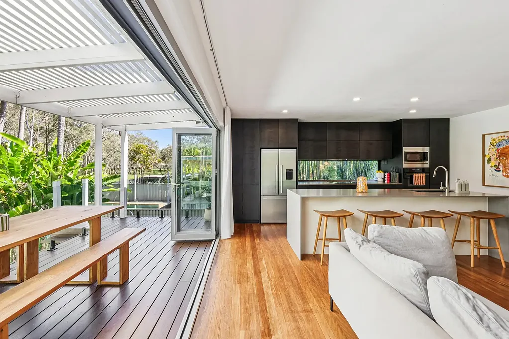 Ashmore 3 Bedroom Contemporary Flair Meets Opportunity in Prime Ashmore Location