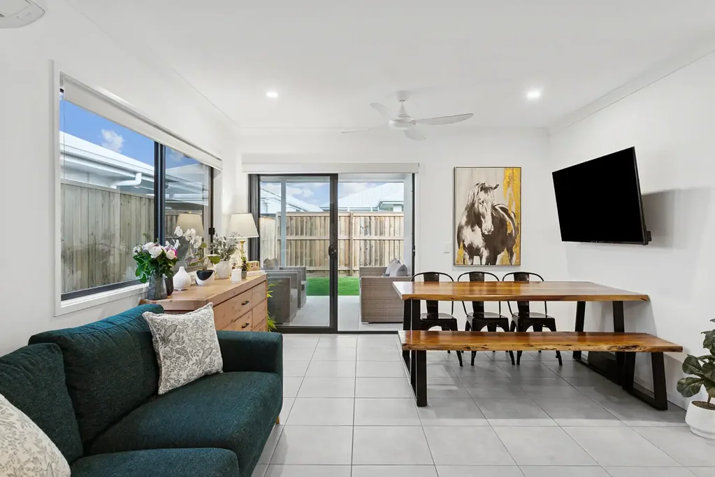 Banya 4Zimmer Modern Coastal Living in a Family-Friendly Community