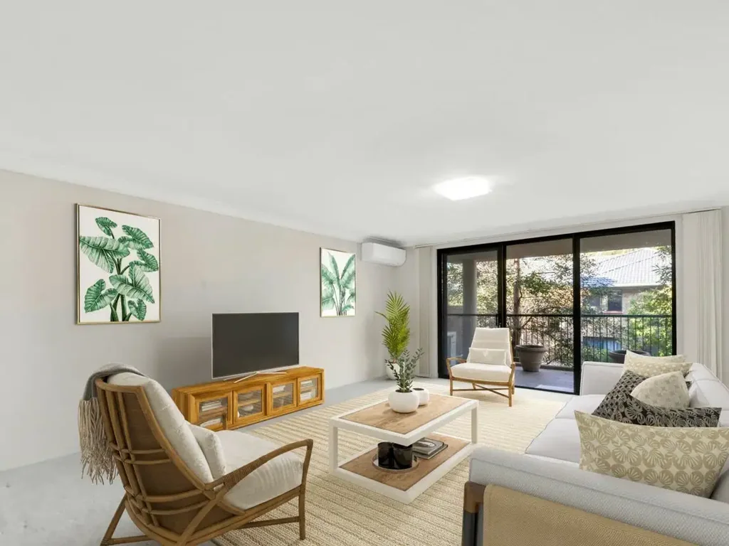 Well-Maintained Oversized Three Bed Apartment in Resort-Style Complex