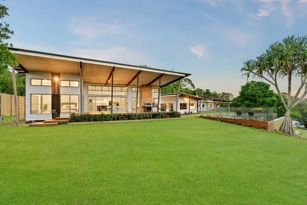Eumundi 5 Slaapkamer TRANQUIL EUMUNDI ACREAGE HOME WITH BEAUTIFUL MOUNTAIN VIEWS AND INFINITY POOL