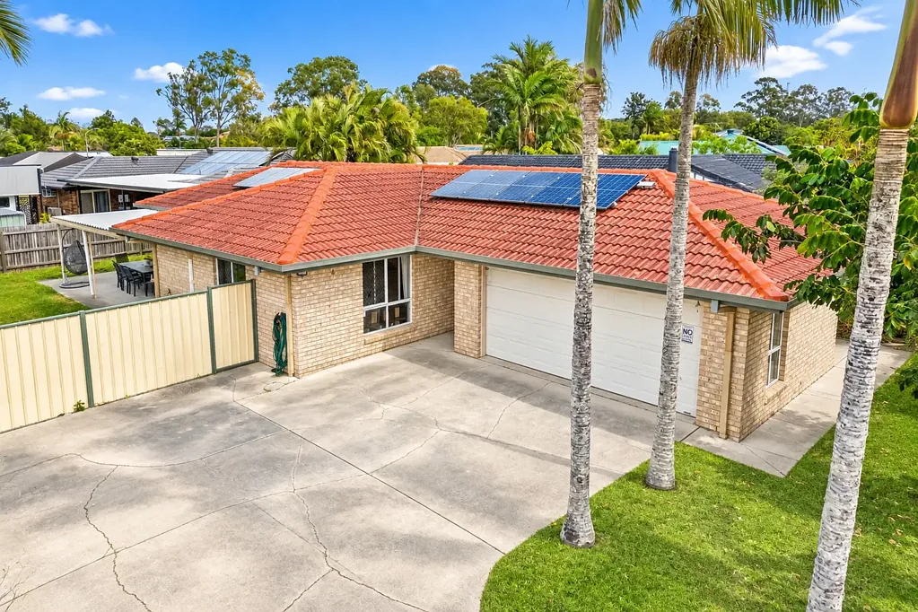 Meadowbrook 3房 便利且备受欢迎地段的家庭住宅 Family Living in Convenient, Sought-After Location