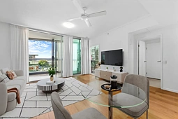 10703/8 Harbour Road, Hamilton