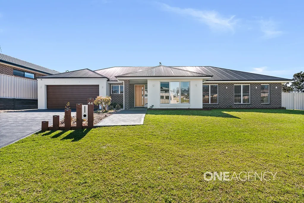 44 Carrington Park Drive, Nowra, NSW 2541