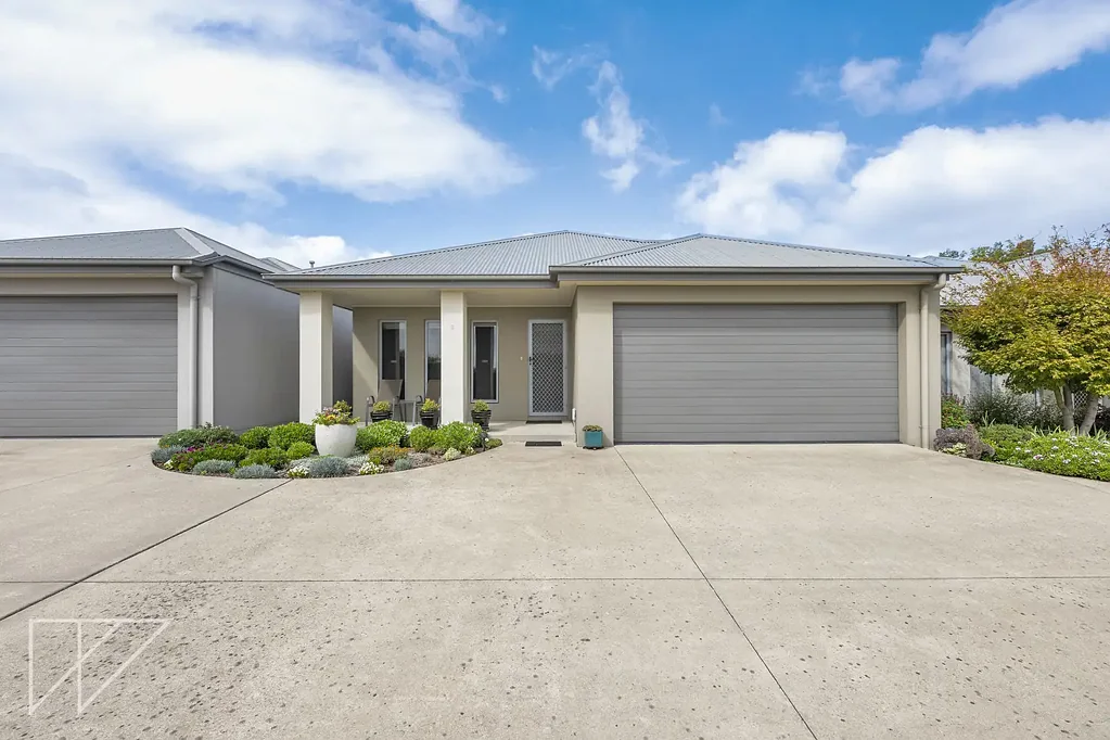 Warragul 3 Bedroom Neat Three-Bedroom Unit, Close to Town!