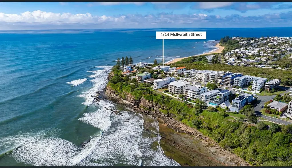 Executive Penthouse Living on the Moffat Beach Headland