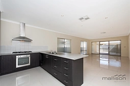 7 Roudnice Lane, Champion Lakes