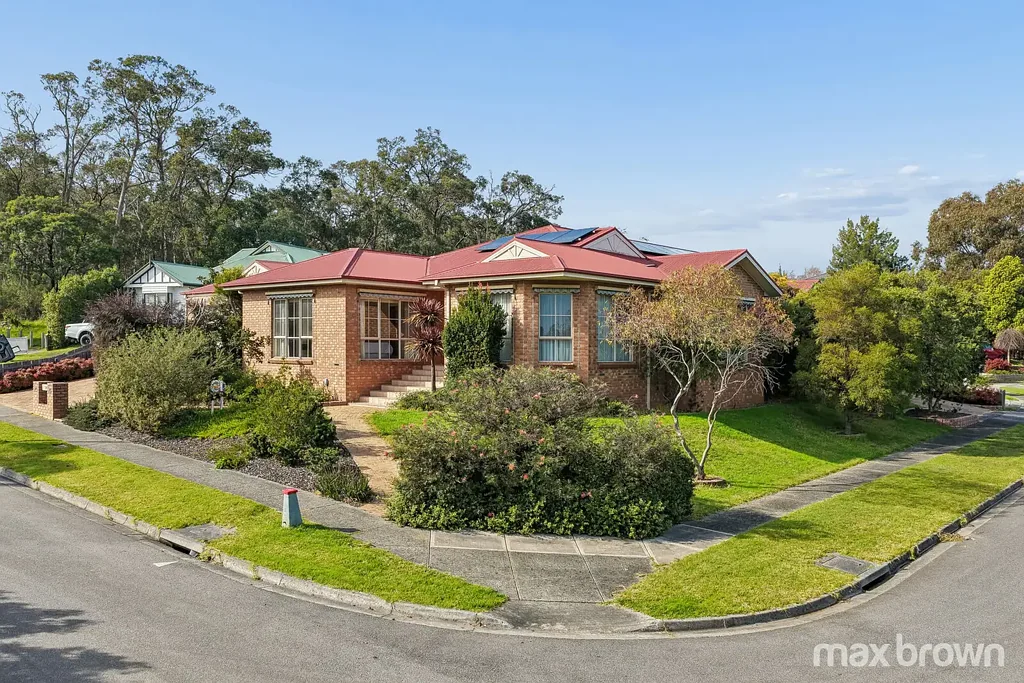 Mooroolbark 3房 宽敞的家庭港湾，拥有放松、娱乐和成长的空间 A SPACIOUS FAMILY HAVEN WITH ROOM TO RELAX, ENTERTAIN & GROW