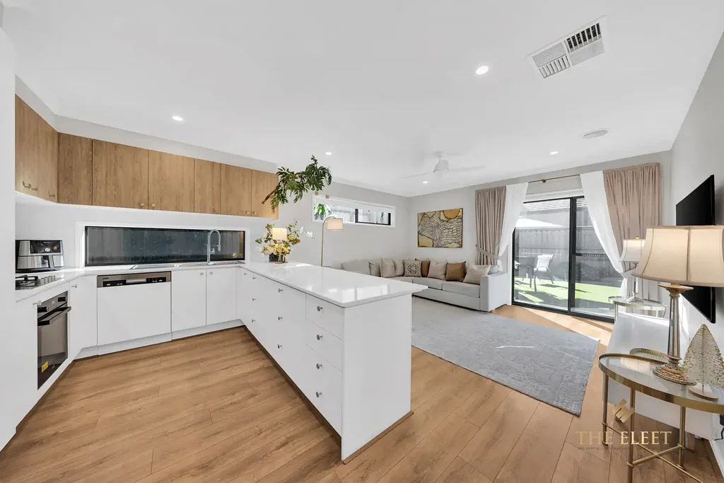 Tarneit 3침실 Spacious Living Starts Here - Large Block family Home with Park Views!