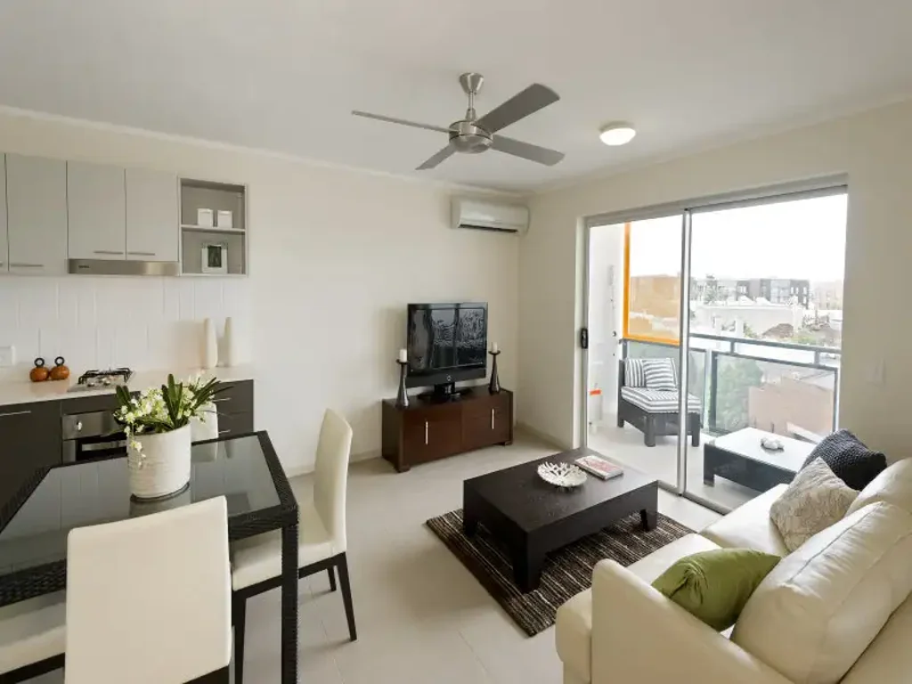 Effortless Living and Light-Filled 1-Bedroom Apartment