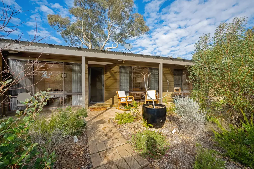Furnished - short term lease until October 2026
