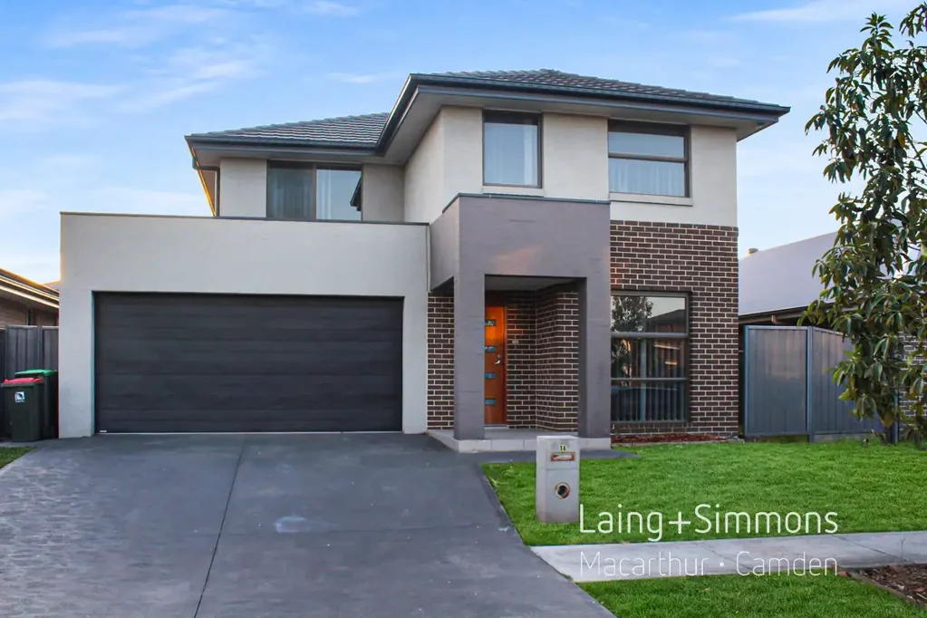 Standing Proud - 4 / 5 Bedrooms + 3 Bathrooms