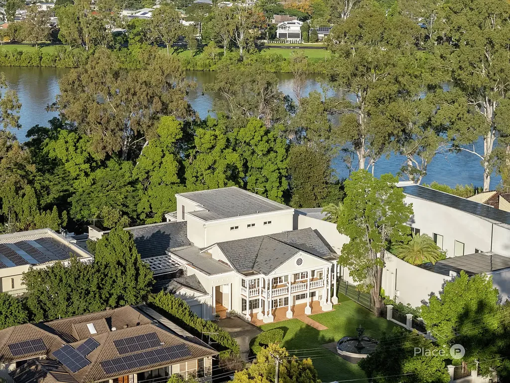Indooroopilly 6Zimmer Grand Family Estate on 1,682sqm in an Exclusive Parkside River Setting