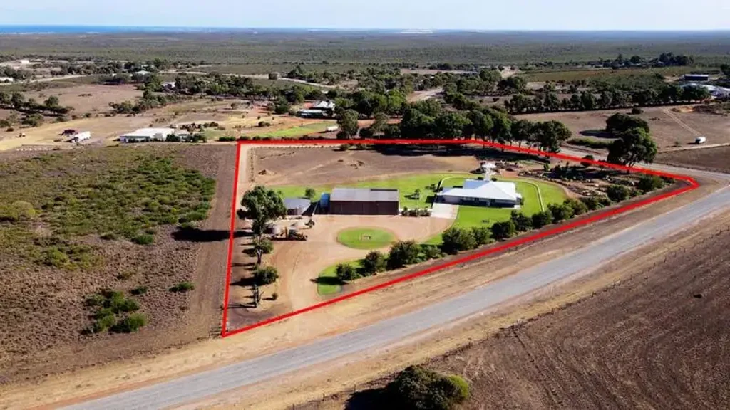 Jurien Bay 4房  Coastal Paradise Found: Your Dream Home Awaits in Alta Mare Estate!