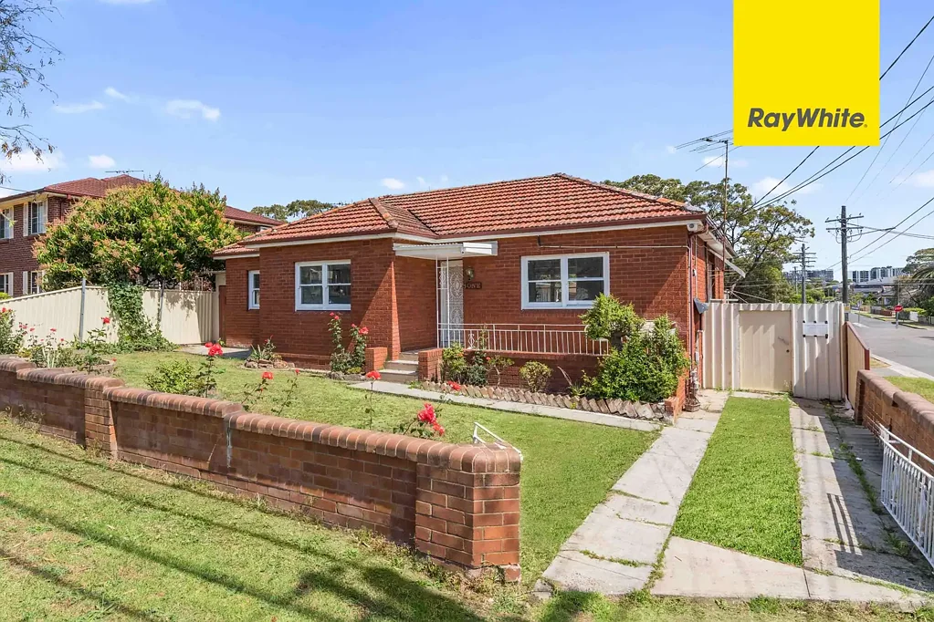 Lidcombe 3ਬੈੱਡਰੂਮ NORTH FACING CORNER BLOCK WITH ENDLESS APPEAL