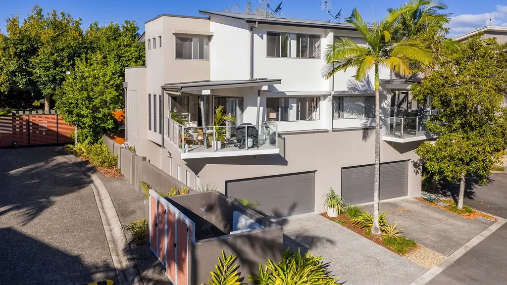 2/17 GREAT SOUTHERN Drive, Robina, QLD 4226