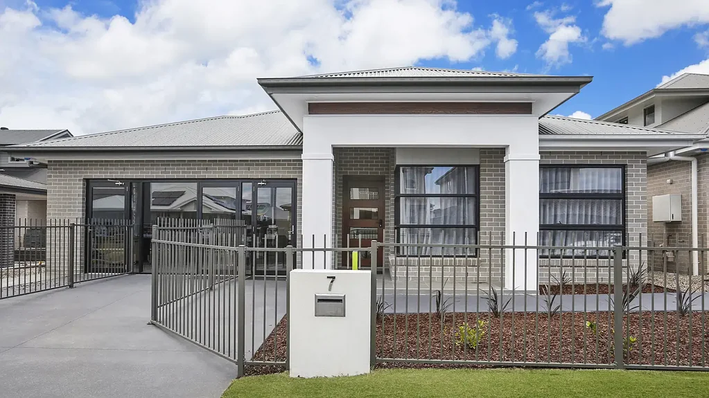 Wongawilli 4chambre Stunning near new display home, receive very good rent on a leaseback