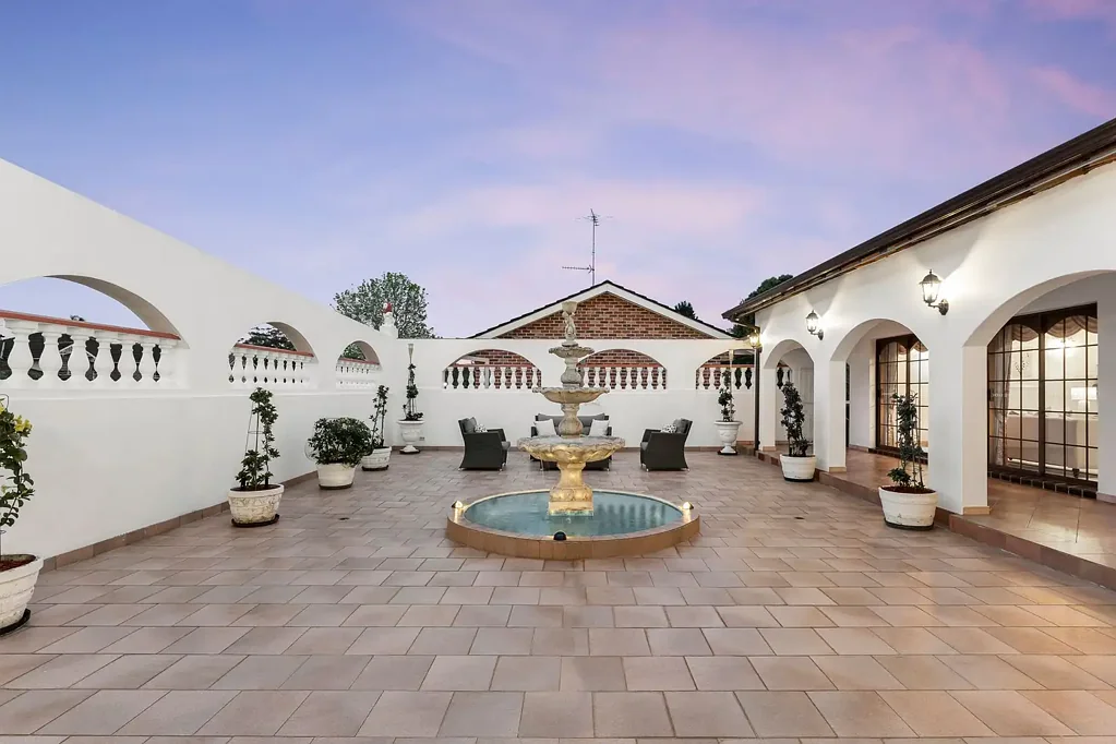 Castle Hill 6ਬੈੱਡਰੂਮ Timeless Architectural Masterpiece in Prestigious Castlewood Estate