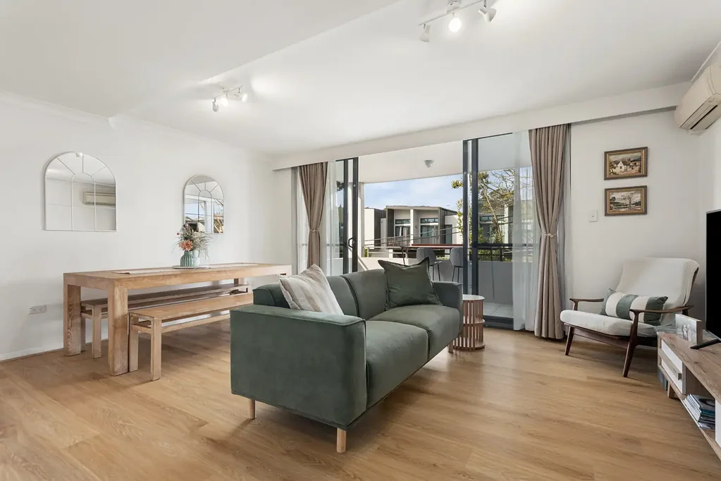 Botany 2 Bedroom Oversized Top Floor Apartment with Huge Main Terrace