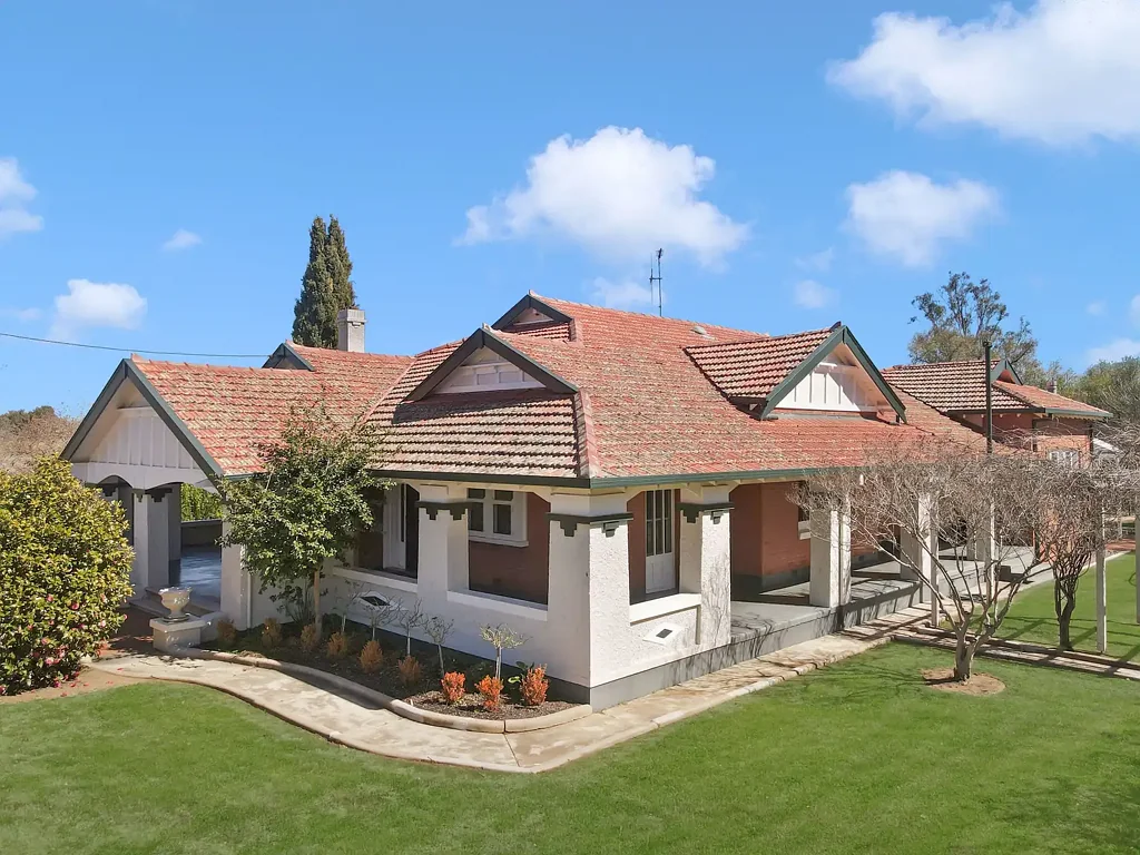 Forbes 4Kwarto Ray White Forbes - 02 6851 1411