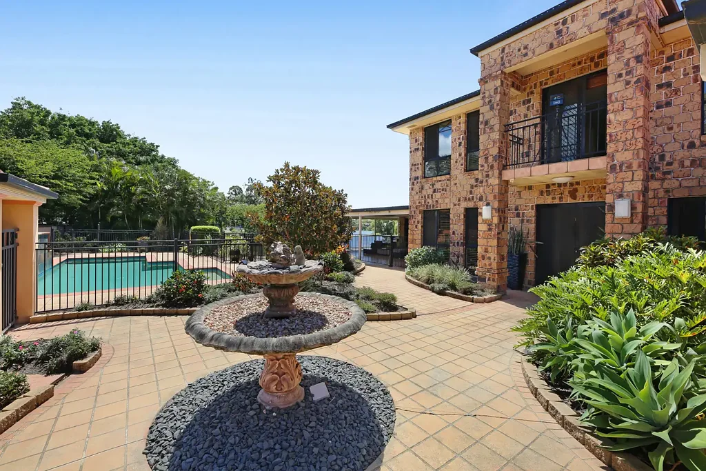 Robina 5غرفة نوم Expansive Robina Island Waterfront with Panoramic Views - Renovate or Move Straight In