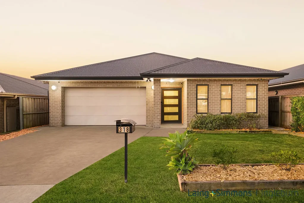 Airds 4Kwarto Modern Family Living with Pool & Solar in the Heart of Airds