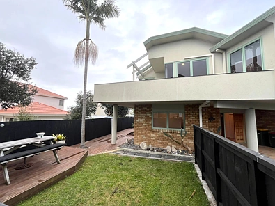 LARGE FAMILY HOME WITH ALL THE BELLS AND WHISTLES - MANGERE BRIDGE