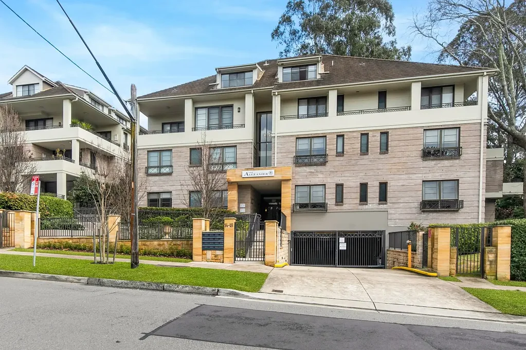 Wahroonga 3Phòng ngủ Refined House-Like Living in the Heart of Wahroonga Village